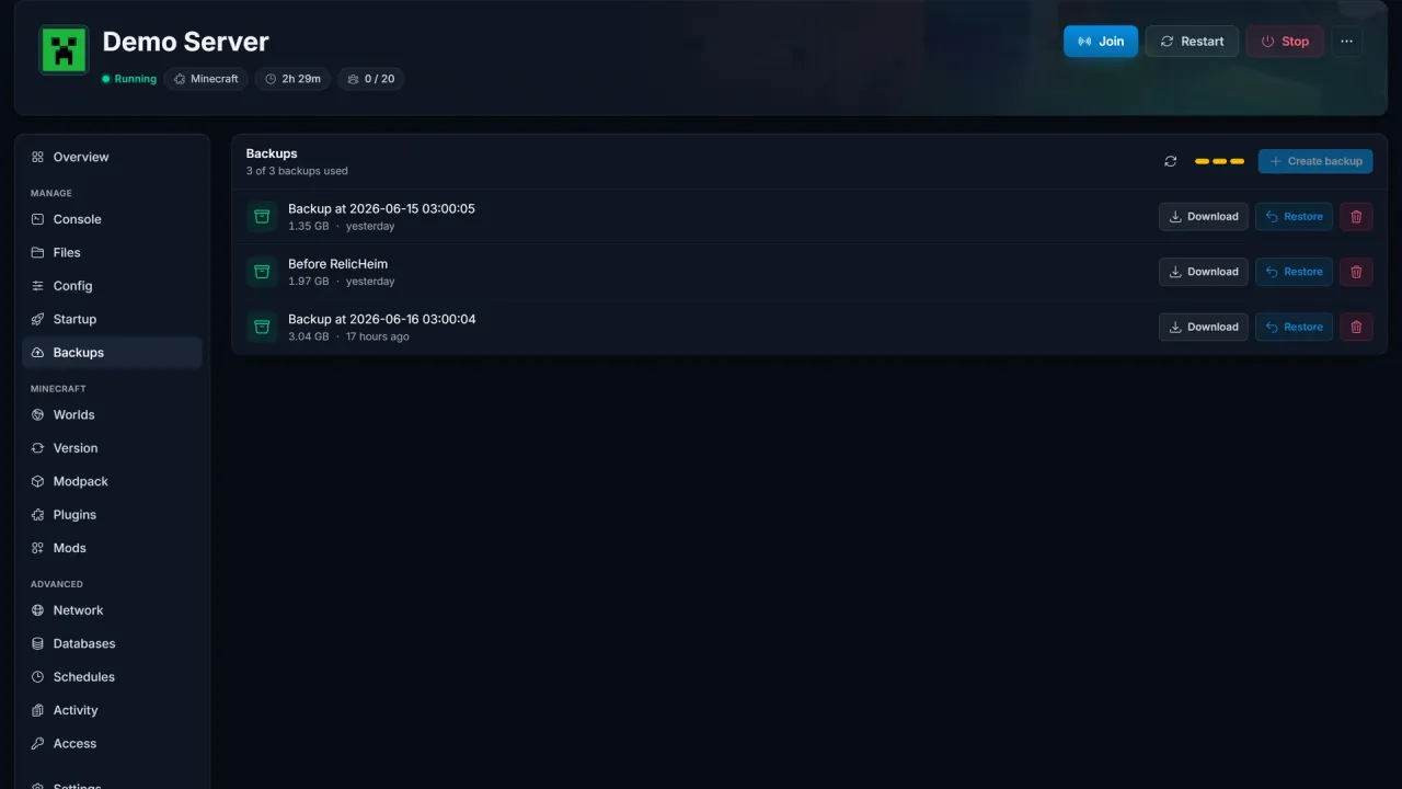 Backup-Liste im Panel mit Wiederherstellungs- und Download-Aktionen